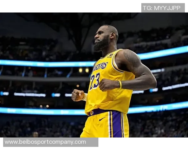 詹姆斯本赛季首次与湖人全队合练期待新队友默契提升